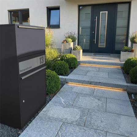 Metzler Paketbox XL personalisiert mit Gravur | Paketkasten rostfrei | RAL 7016 Anthrazit | Bispo Max 2