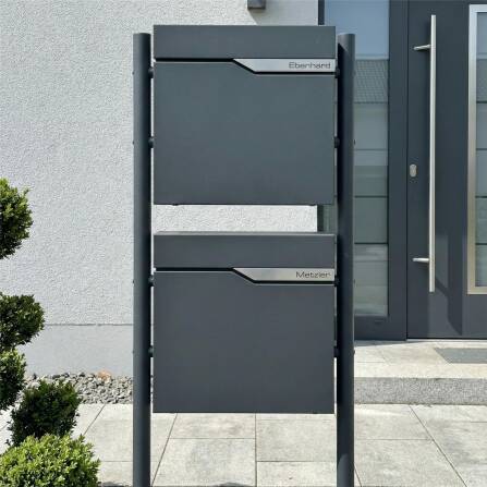 Metzler Standbriefkasten in Anthrazit RAL 7016 | 2er vertikal | personalisiert mit Gravur