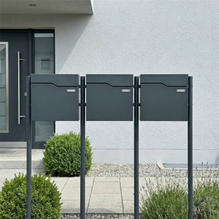Metzler Standbriefkasten | 3er | Mit austauschbarem Namensschild | Anthrazit