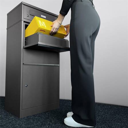 Metzler Paketbox mit austauschbarem Namensschild | Eisenglimmer | für Pakete bis zur Größe M | Bispo RE