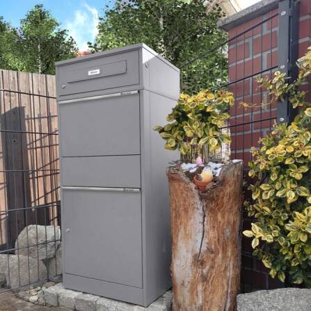 Metzler Boîte à colis avec plaque de nom échhangeable | Gris |  pour colis jusquà taille M | Bispo RE