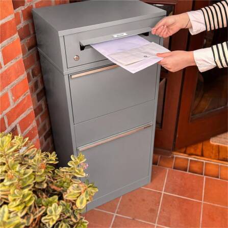 Metzler Boîte à colis avec plaque de nom échhangeable | Gris |  pour colis jusquà taille M | Bispo RE