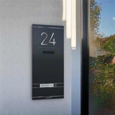 Metzler ADM10 Audio-Türsprechanlage | 1 Klingeltaster | Mit austauschbarem Namensschild | Anthrazit | Kai