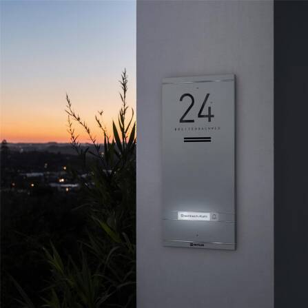 Metzler ADM10 Audio-Türsprechanlage | 1 Klingeltaster | Mit austauschbarem Namensschild | Grau | Kai