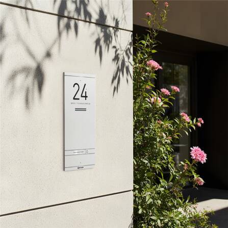 Metzler ADM10 Audio-Türsprechanlage | 1 Klingeltaster | Mit austauschbarem Namensschild | Weiß | Kai