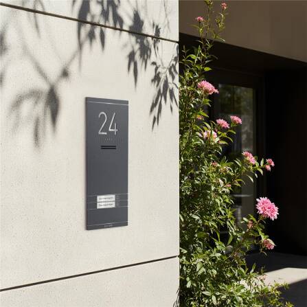 Metzler ADM10 Audio-Türsprechanlage | 2 Klingeltaster | Mit austauschbarem Namensschild | Eisenglimmer | Kai