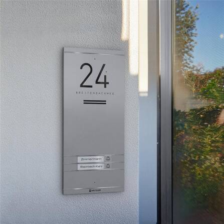 Metzler ADM10 Audio-Türsprechanlage | 2 Klingeltaster | Mit austauschbarem Namensschild | Grau | Kai