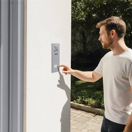 Metzler ADM10 Audio-Türsprechanlage | 2 Klingeltaster | Mit austauschbarem Namensschild | Grau | Kai