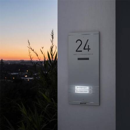 Metzler ADM10 Audio-Türsprechanlage | 2 Klingeltaster | Mit austauschbarem Namensschild | Grau | Kai