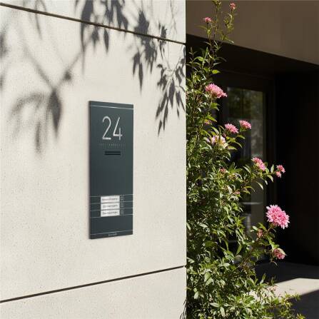 Metzler ADM10 Audio-Türsprechanlage | 3 Klingeltaster | Mit austauschbarem Namensschild | Kai