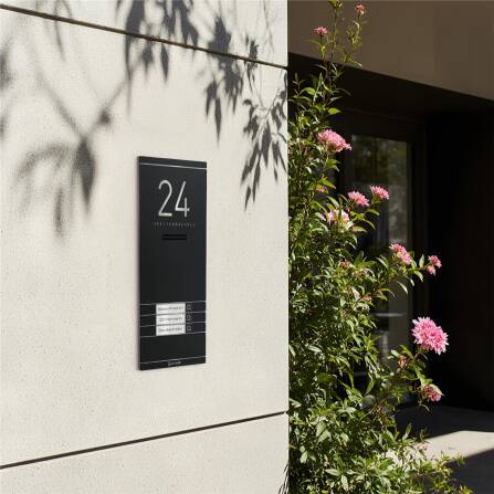 Metzler ADM10 Audio-Türsprechanlage | 3 Klingeltaster | Mit austauschbarem Namensschild | Schwarz | Kai