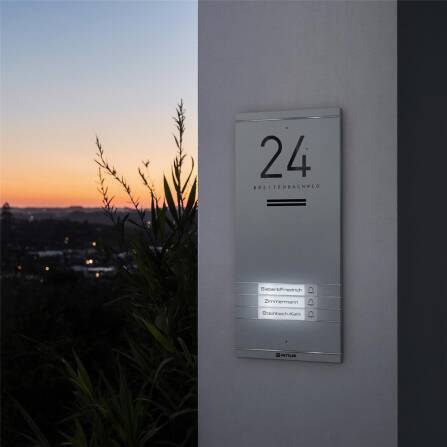 Metzler ADM10 Audio-Türsprechanlage | 3 Klingeltaster | Mit austauschbarem Namensschild | Grau | Kai