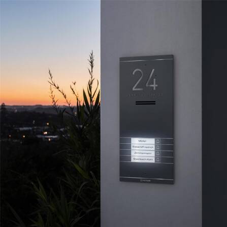 Metzler ADM10 Audio-Türsprechanlage | 4 Klingeltaster | Mit austauschbarem Namensschild | Eisenglimmer | Kai