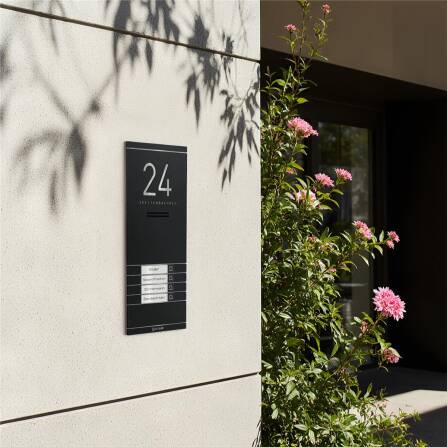 Metzler ADM10 Audio-Türsprechanlage | 4 Klingeltaster | Mit austauschbarem Namensschild | Schwarz | Kai