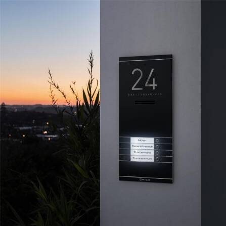 Metzler ADM10 Audio-Türsprechanlage | 4 Klingeltaster | Mit austauschbarem Namensschild | Schwarz | Kai