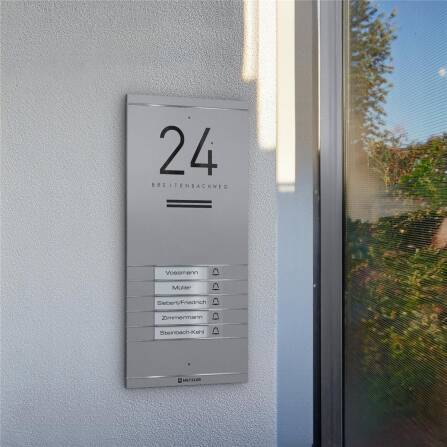 Metzler ADM10 Audio-Türsprechanlage | 5 Klingeltaster | Mit austauschbarem Namensschild | Grau | Kai