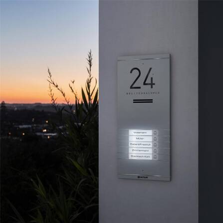 Metzler ADM10 Audio-Türsprechanlage | 5 Klingeltaster | Mit austauschbarem Namensschild | Grau | Kai