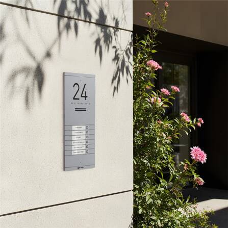 Metzler ADM10 Audio-Türsprechanlage | 6 Klingeltaster | Mit austauschbarem Namensschild | Grau | Kai