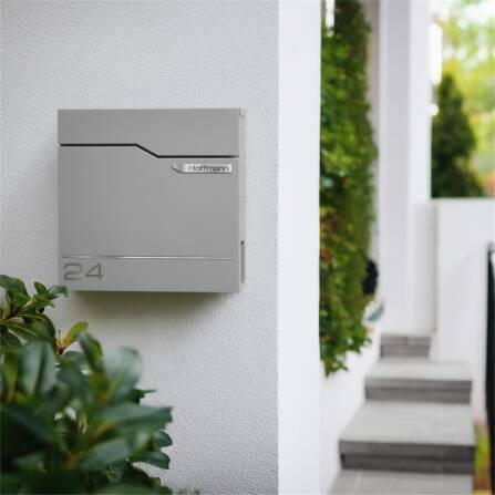 Metzler Briefkasten austauschbares Namensschild | Graualuminium | Hoffmann