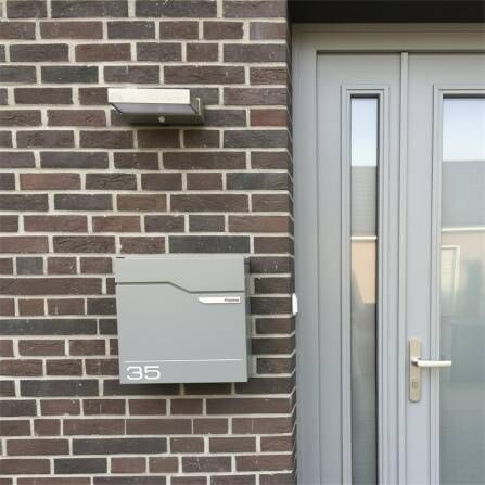 Metzler Briefkasten austauschbares Namensschild | Graualuminium | Hoffmann