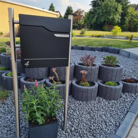 Metzler Briefkasten austauschbares Namensschild | Tiefschwarz | Hoffmann