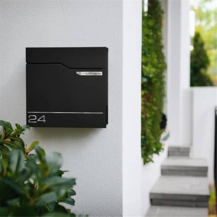 Metzler Briefkasten austauschbares Namensschild | Tiefschwarz | Hoffmann