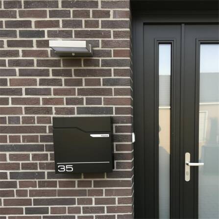 Metzler Briefkasten austauschbares Namensschild | Tiefschwarz | Hoffmann