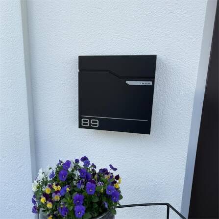 Metzler Briefkasten austauschbares Namensschild | Tiefschwarz | Hoffmann