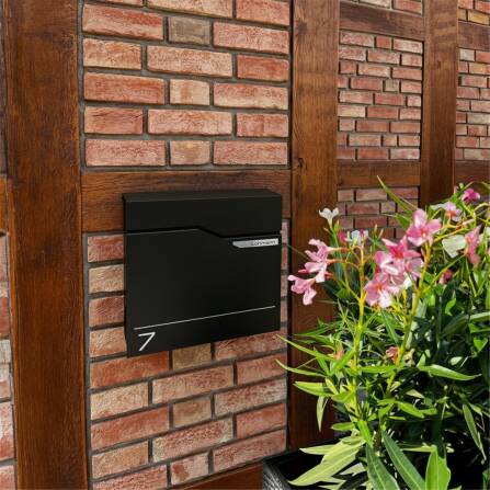 Metzler Briefkasten austauschbares Namensschild | Tiefschwarz | Hoffmann