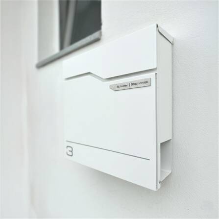 Metzler Briefkasten austauschbares Namensschild | Verkehrsweiß | Hoffmann