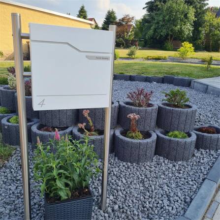 Metzler Briefkasten austauschbares Namensschild | Verkehrsweiß | Hoffmann