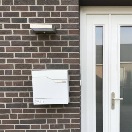 Metzler Briefkasten austauschbares Namensschild | Verkehrsweiß | Hoffmann