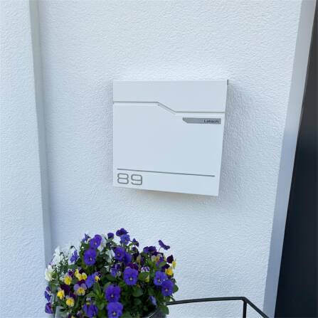 Metzler Briefkasten austauschbares Namensschild | Verkehrsweiß | Hoffmann