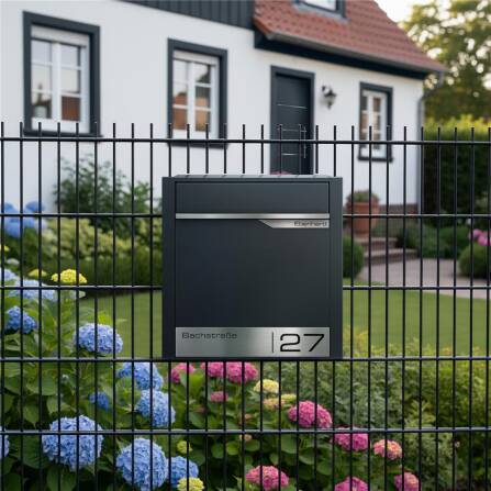 Metzler Briefkasten für Zaunmontage | Zaunbriefkasten | personalisiert mit Gravur | Anthrazit RAL 7016 | Emma 2