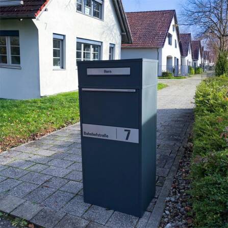 Metzler Paketbox mit Briefkasten | Entnahme auf der Rückseite | personalisiert mit Gravur | Anthrazit | Zivo 2