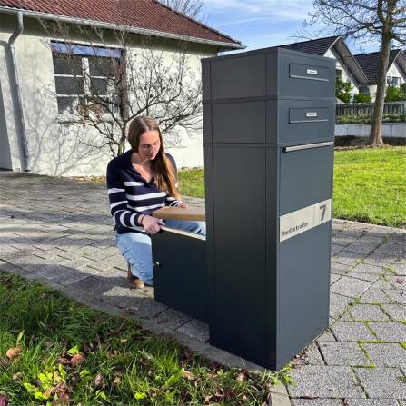 Metzler Paketbox mit 2 Briefkästen | Entnahme auf der Rückseite | personalisiert mit Gravur | austauschbares Namensschild | Anthrazit | Zivo 2