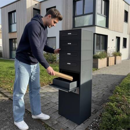 Metzler Paketbox mit 4 Briefkästen | Entnahme auf der Rückseite | personalisiert mit Gravur | austauschbares Namensschild | Anthrazit | Zivo 2