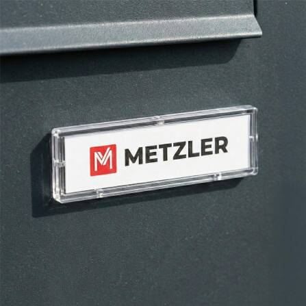 Selbstklebendes Namensschild mit austauschbarem Papiereinleger von Metzler