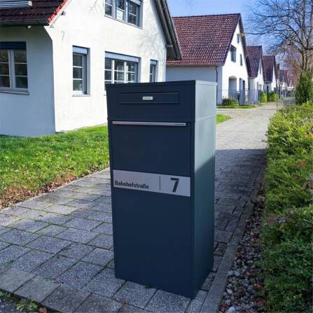 Selbstklebendes Namensschild mit austauschbarem Papiereinleger von Metzler