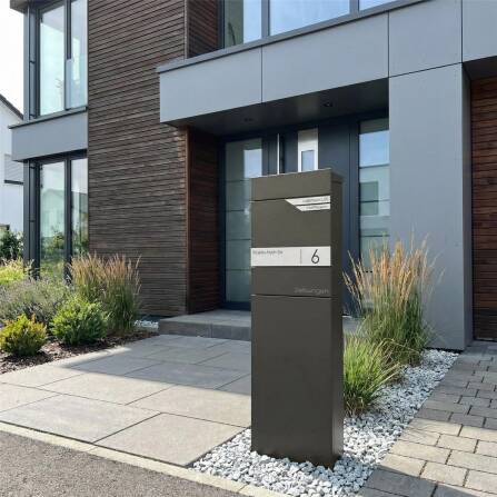 Metzler Standbriefkasten mit zwei Edelstahl-Namensschildern | verdecktes Zeitungsfach | Eisenglimmer | Alves 3