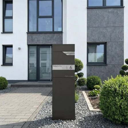 Metzler Standbriefkasten mit zwei Edelstahl-Namensschildern | verdecktes Zeitungsfach | Eisenglimmer | Alves 3