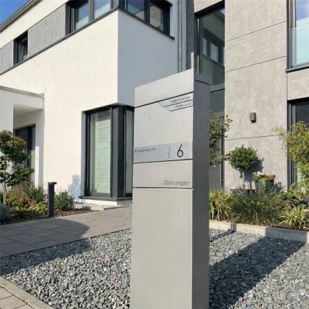 Metzler Standbriefkasten mit zwei Edelstahl-Namensschildern | verdecktes Zeitungsfach | Grau | Alves 3