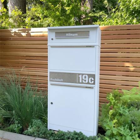 Metzler Paketbox mit Briefkasten | personalisiert mit Gravur | Edelstahl-Namensschild | mit Briefeinwurf | Weiß | Bispo 2