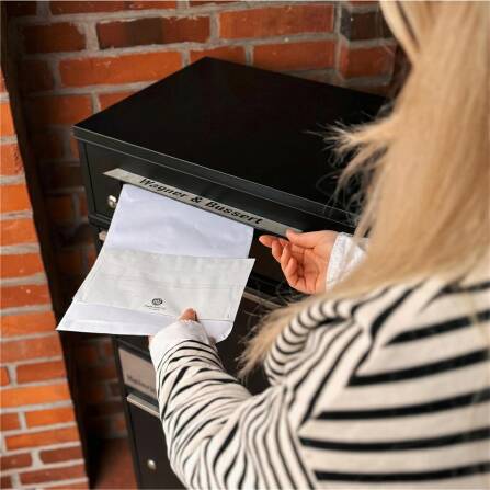 Metzler Paketbox mit Briefkasten | LED | personalisiert mit Gravur | Schwarz | Bispo 2