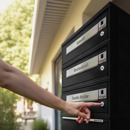 Metzler Funk-Paketbox mit Klingel & Briefkasten |  personalisiert mit Gravur | Edelstahl-Namensschilder | Schwarz | Bispo Funk