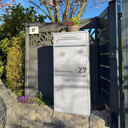 Metzler Paketbox mit Briefkasten | personalisiert mit Gravur | Edelstahl-Namensschild | mit Briefeinwurf | Weiß | Taren
