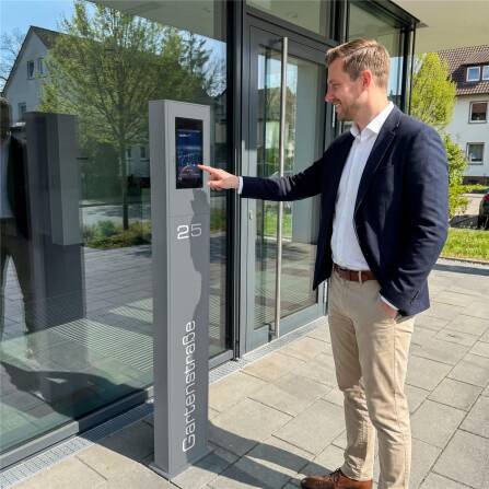 Metzler Video-Türsprechsäule | Klingelstele mit Gesichtserkennung | Farbe wählbar | Ein- & Mehrfamilienhaus | Personalisierbar | SDM10S