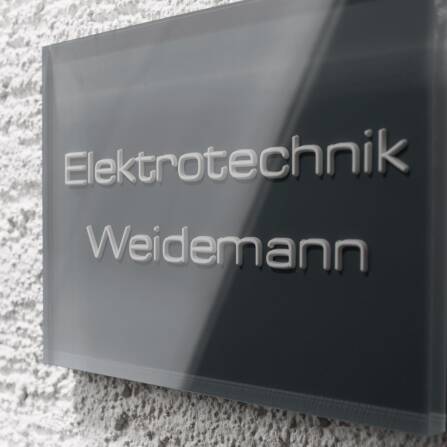 Namensschild in Anthrazit mit 3D-Tiefengravur