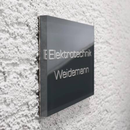 Namensschild in Anthrazit mit 3D-Tiefengravur