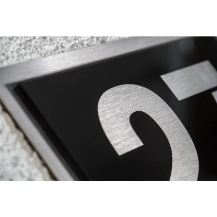 Hausnummernschild Caesar aus Edelstahl in Schwarz glänzend